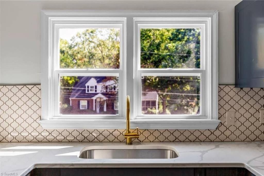 Fully Renovated 4 Bed Buena Vista House Near Wfu Villa Winston-Salem Exterior photo